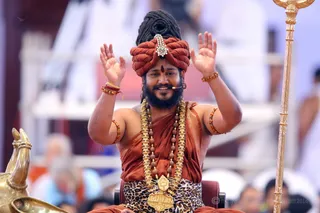 http://nithyananda.org/sites/default/files/photo-gallery/2016-12dec-7th-nithyananda-diary_4H7A5645_bengaluru-aadheenam-sadashivoham-day7-mandala-session-unclutching-swamiji.jpg