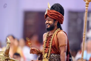http://nithyananda.org/sites/default/files/photo-gallery/2016-12dec-7th-nithyananda-diary_4H7A5792_bengaluru-aadheenam-sadashivoham-day7-mandala-session-unclutching-swamiji.jpg