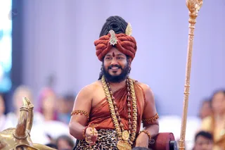 http://nithyananda.org/sites/default/files/photo-gallery/2016-12dec-7th-nithyananda-diary_4H7A5818_bengaluru-aadheenam-sadashivoham-day7-mandala-session-unclutching-swamiji.jpg