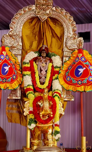 http://nithyananda.org/sites/default/files/photo-gallery/2016-12dec-7th-nithyananda-diary_4H7A5941_bengaluru-aadheenam-sadashivoham-day7-mandala-session-unclutching-deities.jpg