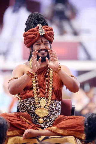 http://nithyananda.org/sites/default/files/photo-gallery/2016-12dec-7th-nithyananda-diary_4H7A6408_bengaluru-aadheenam-sadashivoham-day7-mandala-session2-unclutching.jpg