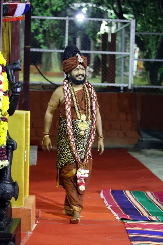 http://nithyananda.org/sites/default/files/photo-gallery/2016-12dec-7th-nithyananda-diary_4H7A6609_bengaluru-aadheenam-sadashivoham-day7-temple-kalabhairava-homa-swamiji.jpg