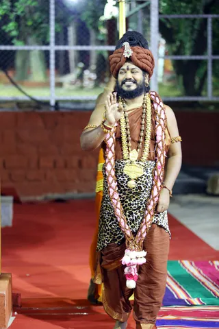 http://nithyananda.org/sites/default/files/photo-gallery/2016-12dec-7th-nithyananda-diary_4H7A6612_bengaluru-aadheenam-sadashivoham-day7-temple-kalabhairava-homa-swamiji.jpg
