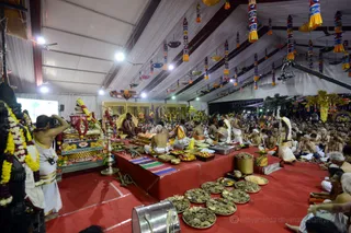 http://nithyananda.org/sites/default/files/photo-gallery/2016-12dec-7th-nithyananda-diary_DSC_3597_bengaluru-aadheenam-sadashivoham-day7-temple-kalabhairava-homa-swamiji.jpg