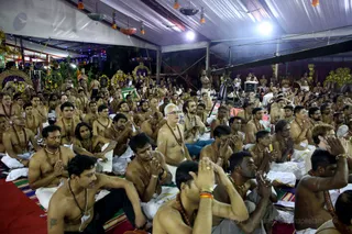 http://nithyananda.org/sites/default/files/photo-gallery/2016-12dec-7th-nithyananda-diary_IMGL0115_bengaluru-aadheenam-sadashivoham-day7-temple-kalabhairava-homa-swamiji.jpg