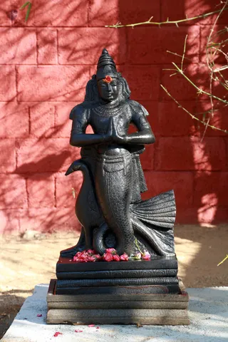 http://nithyananda.org/sites/default/files/photo-gallery/2016-12dec-7th-nithyananda-diary_IMGL8361_bengaluru-aadheenam-sadashivoham-day7-temple-deities.jpg