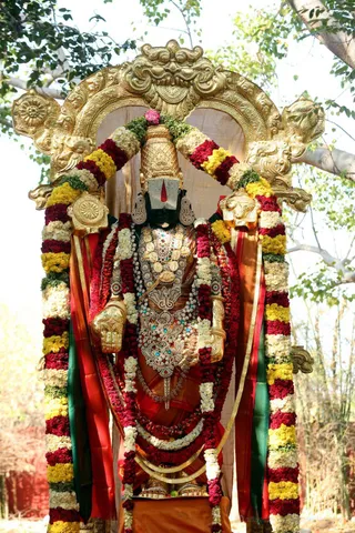 http://nithyananda.org/sites/default/files/photo-gallery/2016-12dec-7th-nithyananda-diary_IMGL8479_bengaluru-aadheenam-sadashivoham-day7-temple-deities.jpg