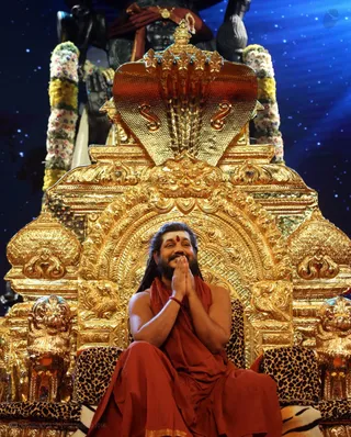 http://nithyananda.org/sites/default/files/photo-gallery/2016-12dec-8th-nithyananda-diary-4H7A7394_bengaluru-aadheenam-sadashivoham-day8-night-darshan-swamiji.jpg