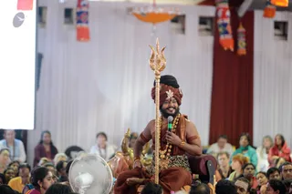 http://nithyananda.org/sites/default/files/photo-gallery/2016-12dec-8th-nithyananda-diary_DSC_3834_bengaluru-aadheenam-sadashivoham-day8-mandala-session-silent-unclutching-swamiji.jpg