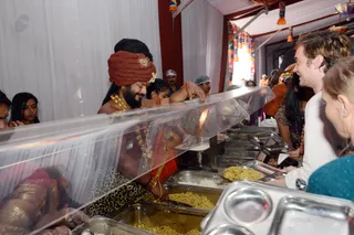 http://nithyananda.org/sites/default/files/photo-gallery/2016-12dec-8th-nithyananda-diary_DSC_3950_bengaluru-aadheenam-sadashivoham-day8-dining-hall-lunch-swamiji.jpg