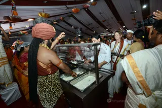 http://nithyananda.org/sites/default/files/photo-gallery/2016-12dec-8th-nithyananda-diary_DSC_3988_bengaluru-aadheenam-sadashivoham-day8-dining-hall-lunch-swamiji.jpg