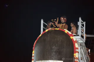 http://nithyananda.org/sites/default/files/photo-gallery/2016-12dec-8th-nithyananda-diary_DSC_4421_bengaluru-aadheenam-sadashivoham-day8-evening-rudrabhishekam-avatar-swamiji.jpg