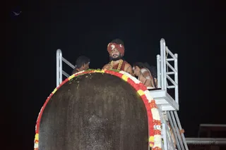 http://nithyananda.org/sites/default/files/photo-gallery/2016-12dec-8th-nithyananda-diary_DSC_4432_bengaluru-aadheenam-sadashivoham-day8-evening-rudrabhishekam-avatar-swamiji.jpg