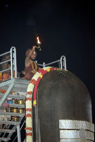 http://nithyananda.org/sites/default/files/photo-gallery/2016-12dec-8th-nithyananda-diary_DSC_4456_bengaluru-aadheenam-sadashivoham-day8-evening-rudrabhishekam-avatar-swamiji.jpg