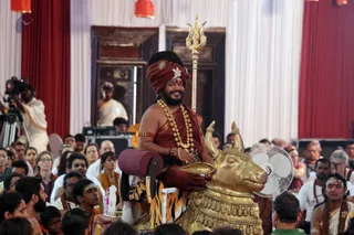 http://nithyananda.org/sites/default/files/photo-gallery/2016-12dec-8th-nithyananda-diary_G28A6731_bengaluru-aadheenam-sadashivoham-day8-mandala-session-silent-unclutching-swamiji.jpg