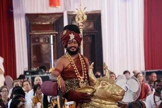 http://nithyananda.org/sites/default/files/photo-gallery/2016-12dec-8th-nithyananda-diary_G28A6743_bengaluru-aadheenam-sadashivoham-day8-mandala-session-silent-unclutching-swamiji.jpg