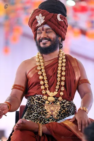 http://nithyananda.org/sites/default/files/photo-gallery/2016-12dec-8th-nithyananda-diary_IMGL0272_bengaluru-aadheenam-sadashivoham-day8-mandala-session-silent-unclutching-swamiji.jpg