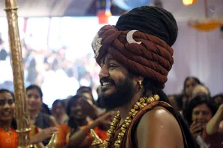 http://nithyananda.org/sites/default/files/photo-gallery/2016-12dec-8th-nithyananda-diary_IMGL0788_bengaluru-aadheenam-sadashivoham-day8-mandala-dancing-swamiji.jpg
