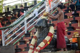 http://nithyananda.org/sites/default/files/photo-gallery/2016-12dec-9th-nithyananda-diary_DSC_4698_bengaluru-aadheenam-sadashivoham-day9-rudrabhishekam.jpg