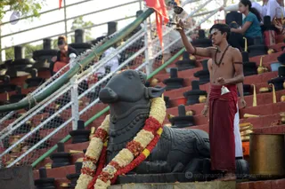 http://nithyananda.org/sites/default/files/photo-gallery/2016-12dec-9th-nithyananda-diary_DSC_4738_bengaluru-aadheenam-sadashivoham-day9-rudrabhishekam.jpg