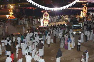 http://nithyananda.org/sites/default/files/photo-gallery/2016-1jan-2nd-nithyananda-diary_5F0A0273_bidadi-jayanthi-brahmotsavam-procession-swamiji.JPG