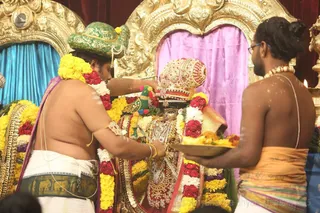 http://nithyananda.org/sites/default/files/photo-gallery/2016-1jan-2nd-nithyananda-diary_5F0A9350_bidadi-jayanthi-brahmotsavam-meenakshi-sundareshwara-thirukalyanam-ceremony.JPG