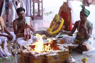 http://nithyananda.org/sites/default/files/photo-gallery/2016-1jan-2nd-nithyananda-diary_5F0A9639_bidadi-jayanthi-brahmotsavam-visesha-deeksha-initiation-priest.JPG