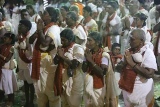 http://nithyananda.org/sites/default/files/photo-gallery/2016-1jan-2nd-nithyananda-diary_5F0A9943_bidadi-jayanthi-brahmotsavam-pada-yatra-arrival-temple-crowd-participants.jpg