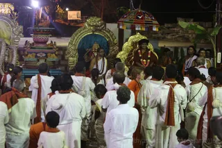 http://nithyananda.org/sites/default/files/photo-gallery/2016-1jan-2nd-nithyananda-diary_5F0A9951_bidadi-jayanthi-brahmotsavam-pada-yatra-arrival-temple-swamiji.jpg
