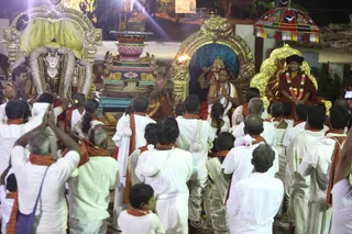 http://nithyananda.org/sites/default/files/photo-gallery/2016-1jan-2nd-nithyananda-diary_5F0A9957_bidadi-jayanthi-brahmotsavam-pada-yatra-arrival-temple-swamiji.jpg