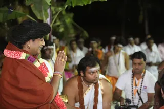 http://nithyananda.org/sites/default/files/photo-gallery/2016-1jan-2nd-nithyananda-diary_5F0A9970_bidadi-jayanthi-brahmotsavam-pada-yatra-arrival-temple-swamiji.jpg