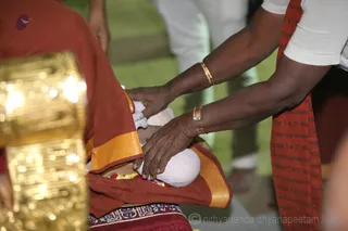 http://nithyananda.org/sites/default/files/photo-gallery/2016-1jan-2nd-nithyananda-diary_5F0A9973_bidadi-jayanthi-brahmotsavam-pada-yatra-arrival-temple-swamiji.jpg