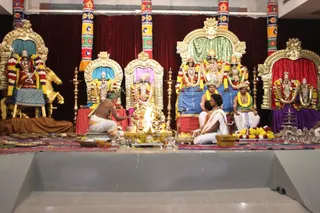 http://nithyananda.org/sites/default/files/photo-gallery/2016-1jan-2nd-nithyananda-diary_IMG_8876_bidadi-jayanthi-brahmotsavam-meenakshi-sundareshwara-thirukalyanam-ceremony.JPG