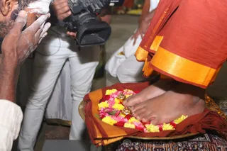 http://nithyananda.org/sites/default/files/photo-gallery/2016-1jan-2nd-nithyananda-diary_IMG_9132_bidadi-jayanthi-brahmotsavam-pada-yatra-arrival-temple-swamiji.jpg