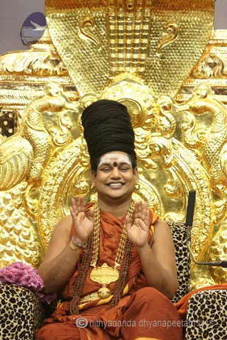 His Holiness blesses all the newly initiated participants.