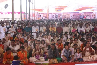 http://nithyananda.org/sites/default/files/photo-gallery/2016-1jan-3rd-nithyananda-diary_5F0A0729_bidadi-jayanthi-avatar-day-morning-satsang-crowd.JPG