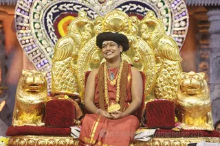 http://nithyananda.org/sites/default/files/photo-gallery/2016-1jan-3rd-nithyananda-diary_5F0A1879_bidadi-jayanthi-39th-avatar-day-darshan-swamiji.JPG