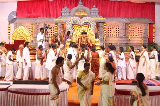 http://nithyananda.org/sites/default/files/photo-gallery/2016-1jan-3rd-nithyananda-diary_IMG_0063_bidadi-jayanthi-39th-avatar-day-darshan-swamiji.JPG