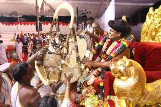 http://nithyananda.org/sites/default/files/photo-gallery/2016-1jan-3rd-nithyananda-diary_IMG_0104_bidadi-jayanthi-39th-avatar-day-darshan-swamiji.JPG