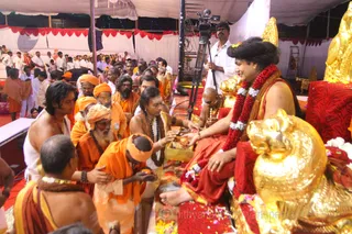 http://nithyananda.org/sites/default/files/photo-gallery/2016-1jan-3rd-nithyananda-diary_IMG_0143_bidadi-jayanthi-39th-avatar-day-darshan-swamiji.JPG