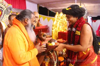 http://nithyananda.org/sites/default/files/photo-gallery/2016-1jan-3rd-nithyananda-diary_IMG_0184_bidadi-jayanthi-39th-avatar-day-darshan-swamiji.JPG