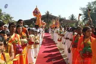 http://nithyananda.org/sites/default/files/photo-gallery/2016-1jan-3rd-nithyananda-diary_IMG_9413_bidadi-jayanthi-avatar-day-temple-swamiji.JPG
