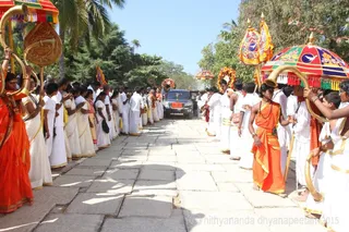 http://nithyananda.org/sites/default/files/photo-gallery/2016-1jan-3rd-nithyananda-diary_IMG_9636_bidadi-jayanthi-avatar-day-temple-procession-crowd.jpg