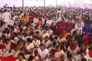 http://nithyananda.org/sites/default/files/photo-gallery/2016-1jan-3rd-nithyananda-diary_IMG_9664_bidadi-jayanthi-avatar-day-morning-satsang-crowd.JPG