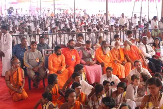 http://nithyananda.org/sites/default/files/photo-gallery/2016-1jan-3rd-nithyananda-diary_IMG_9665_bidadi-jayanthi-avatar-day-morning-satsang-crowd.JPG