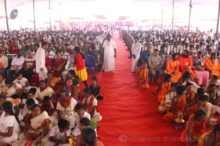 http://nithyananda.org/sites/default/files/photo-gallery/2016-1jan-3rd-nithyananda-diary_IMG_9666_bidadi-jayanthi-avatar-day-morning-satsang-crowd.JPG