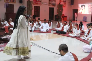 http://nithyananda.org/sites/default/files/photo-gallery/2016-2feb-11th-nithyananda-diary_IMG_0989_bengaluru-aadheenam-IA-day8-shivoham-process-participants.JPG