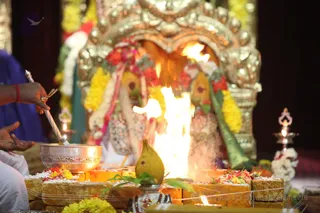 http://nithyananda.org/sites/default/files/photo-gallery/2016-2feb-19th-nithyananda-diary_IMG_4481_bengaluru-aadheenam-IA-day16-meenakshi-thirukalyanam.JPG
