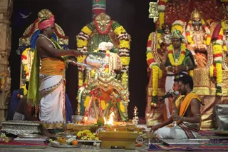 http://nithyananda.org/sites/default/files/photo-gallery/2016-2feb-19th-nithyananda-diary_IMG_4616_bengaluru-aadheenam-IA-day16-meenakshi-thirukalyanam-swamiji.JPG