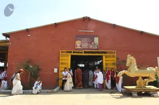 http://nithyananda.org/sites/default/files/photo-gallery/2016-2feb-24th-nithyananda-diary_IMG_6745_bengaluru-aadheenam-IA-day21-sacredarts-participants.JPG
